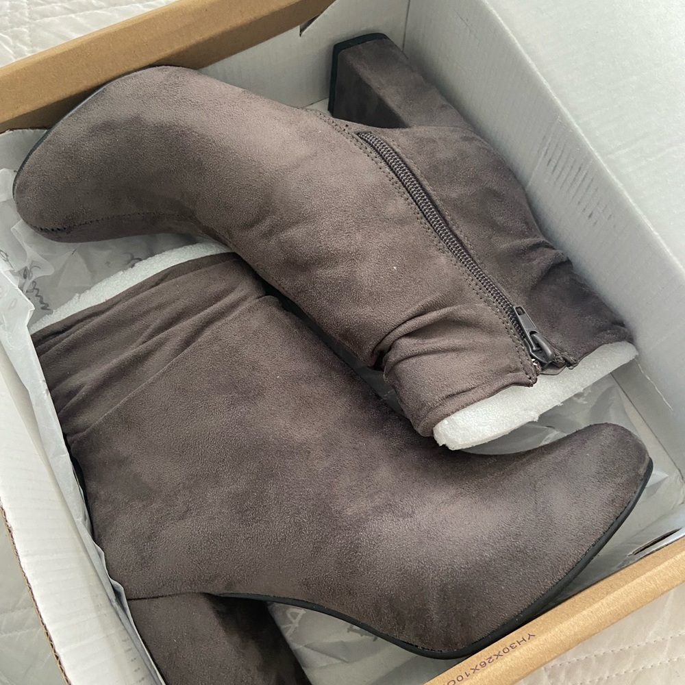 Ladies size 7 suede boots